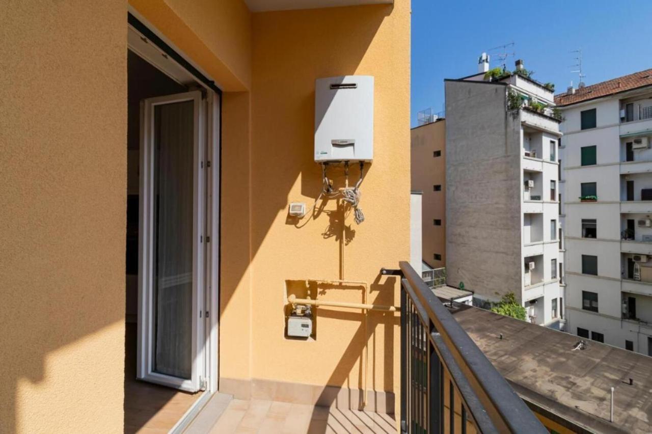 Charme & The City Apartment Милано Екстериор снимка